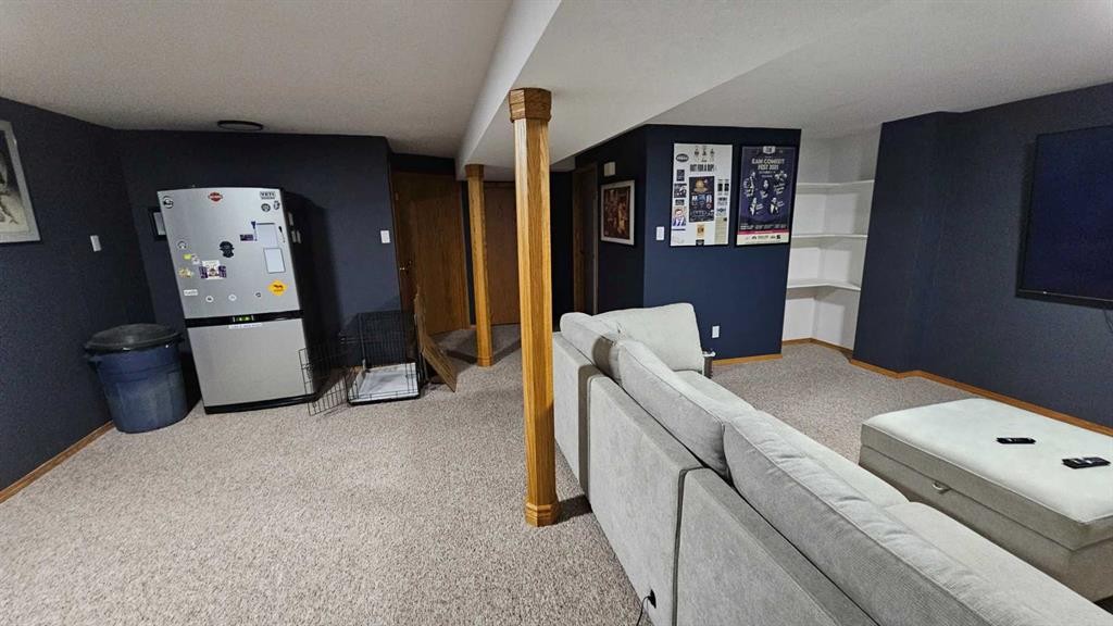 207 Centre Avenue Ne, Milk River, AB - Indoor Photo Showing Other Room