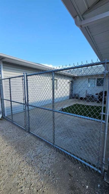 207 Centre Avenue Ne, Milk River, AB - Outdoor