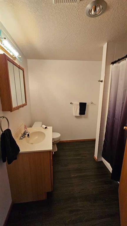 207 Centre Avenue Ne, Milk River, AB - Indoor Photo Showing Bathroom