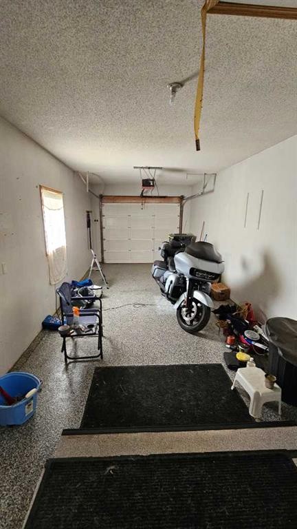 207 Centre Avenue Ne, Milk River, AB - Indoor Photo Showing Garage