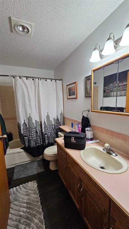 207 Centre Avenue Ne, Milk River, AB - Indoor Photo Showing Bathroom