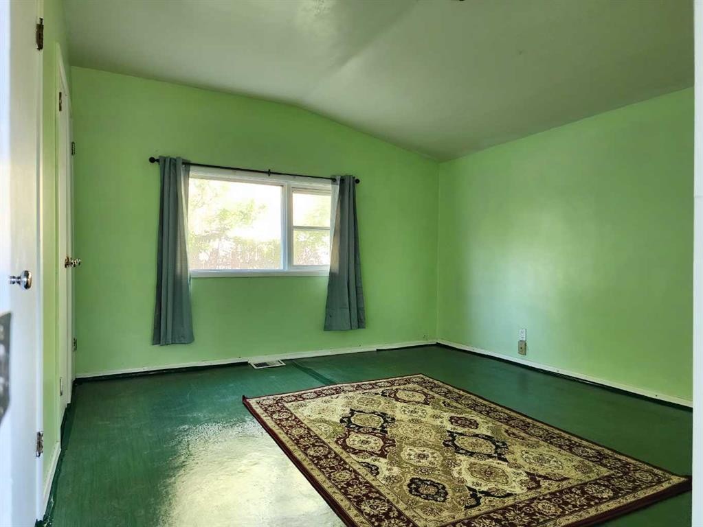 611 9 Avenue North, Lethbridge, AB - Indoor Photo Showing Other Room