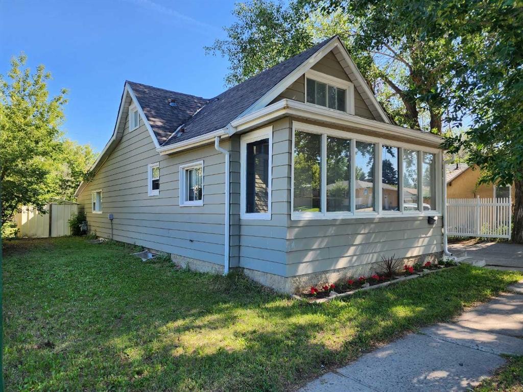 611 9 Avenue North, Lethbridge, AB - Outdoor