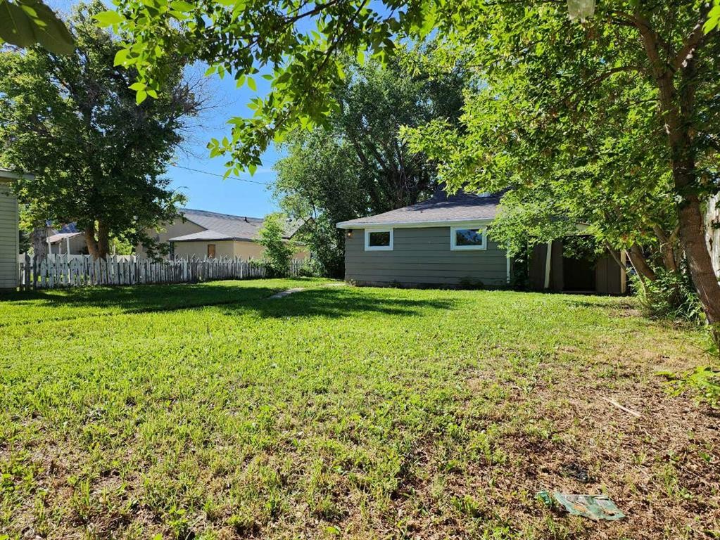 611 9 Avenue North, Lethbridge, AB - Outdoor