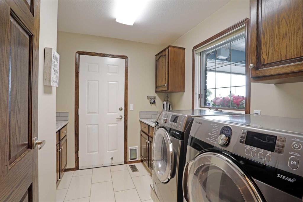 201076 Range Road 142, Rural Newell, County Of, AB - Indoor Photo Showing Laundry Room