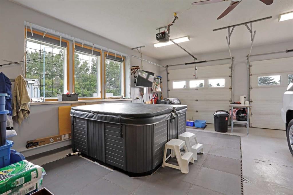 201076 Range Road 142, Rural Newell, County Of, AB - Indoor Photo Showing Garage