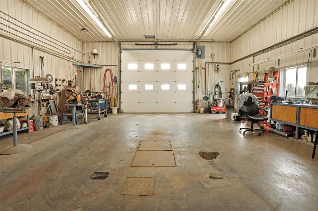 201076 Range Road 142, Rural Newell, County Of, AB - Indoor Photo Showing Garage