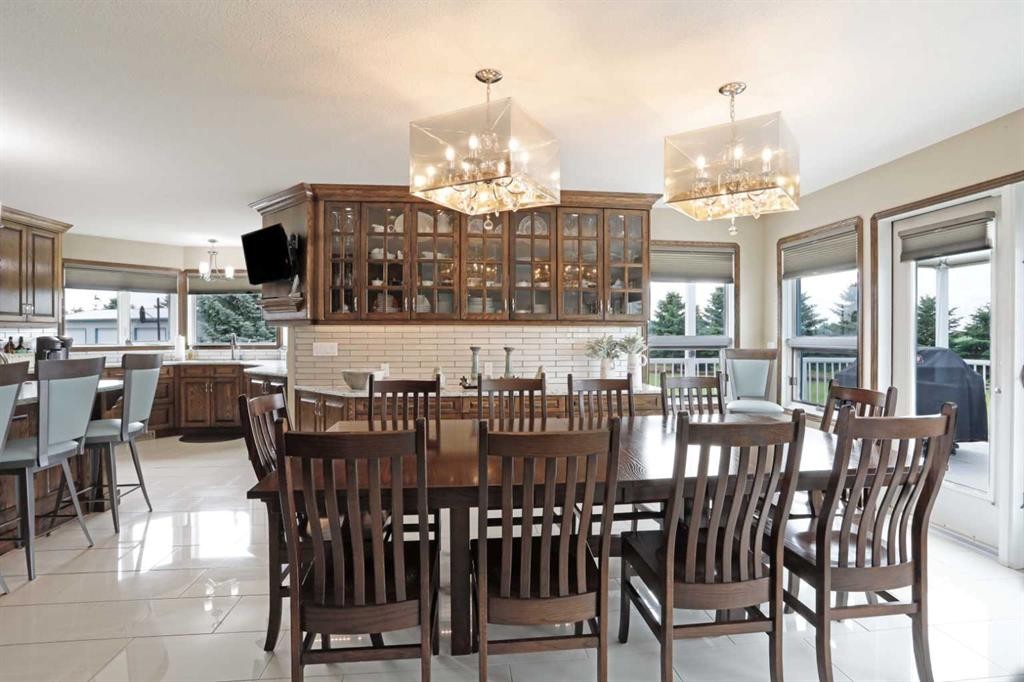 201076 Range Road 142, Rural Newell, County Of, AB - Indoor Photo Showing Dining Room