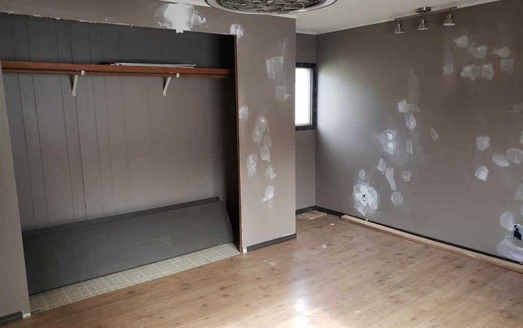 4806 6 Street, Coalhurst, AB - Indoor