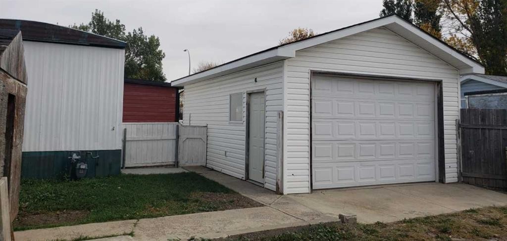 4806 6 Street, Coalhurst, AB - Outdoor With Exterior