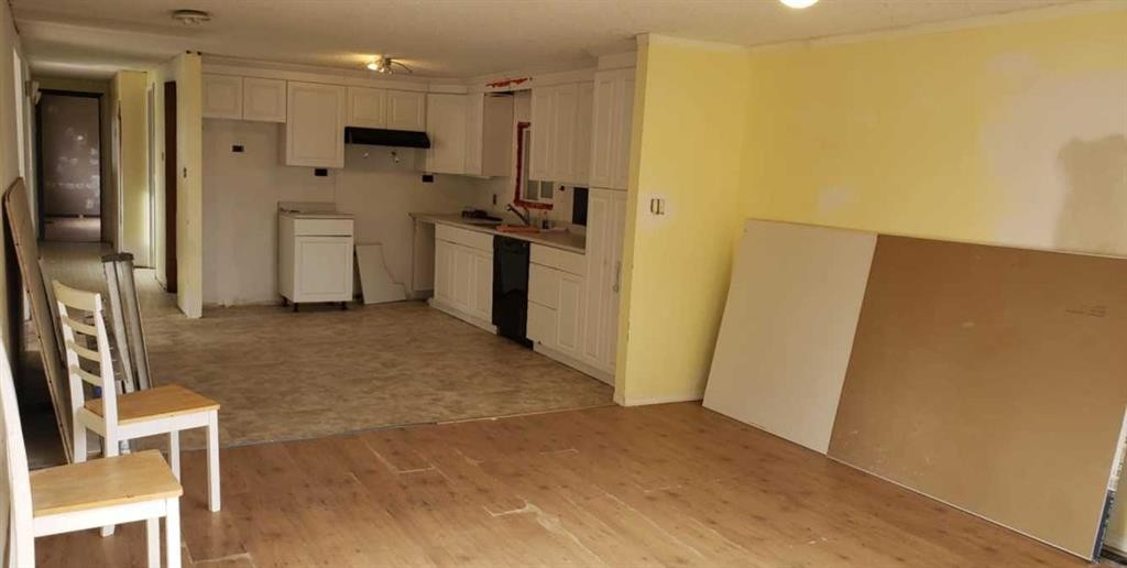 4806 6 Street, Coalhurst, AB - Indoor