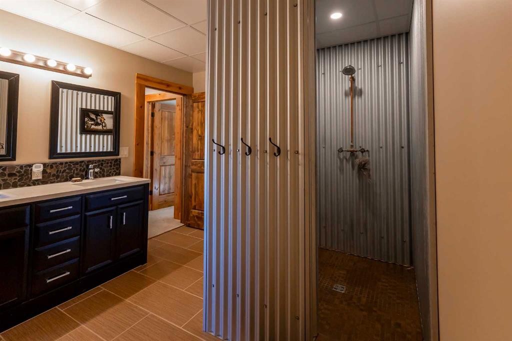 104103 Range Rd 20-1A, Rural Lethbridge County, AB - Indoor Photo Showing Bathroom