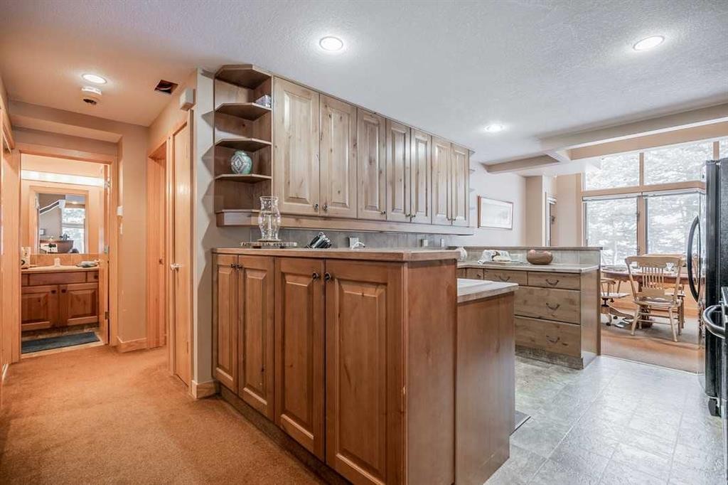 107 Mount View, Waterton Park, AB - Indoor Photo Showing Kitchen