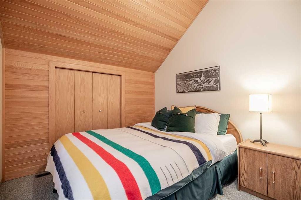 107 Mount View, Waterton Park, AB - Indoor Photo Showing Bedroom