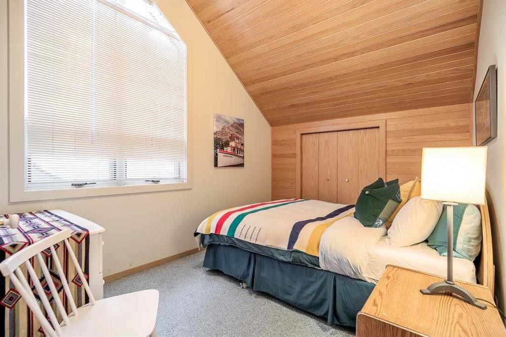 107 Mount View, Waterton Park, AB - Indoor Photo Showing Bedroom