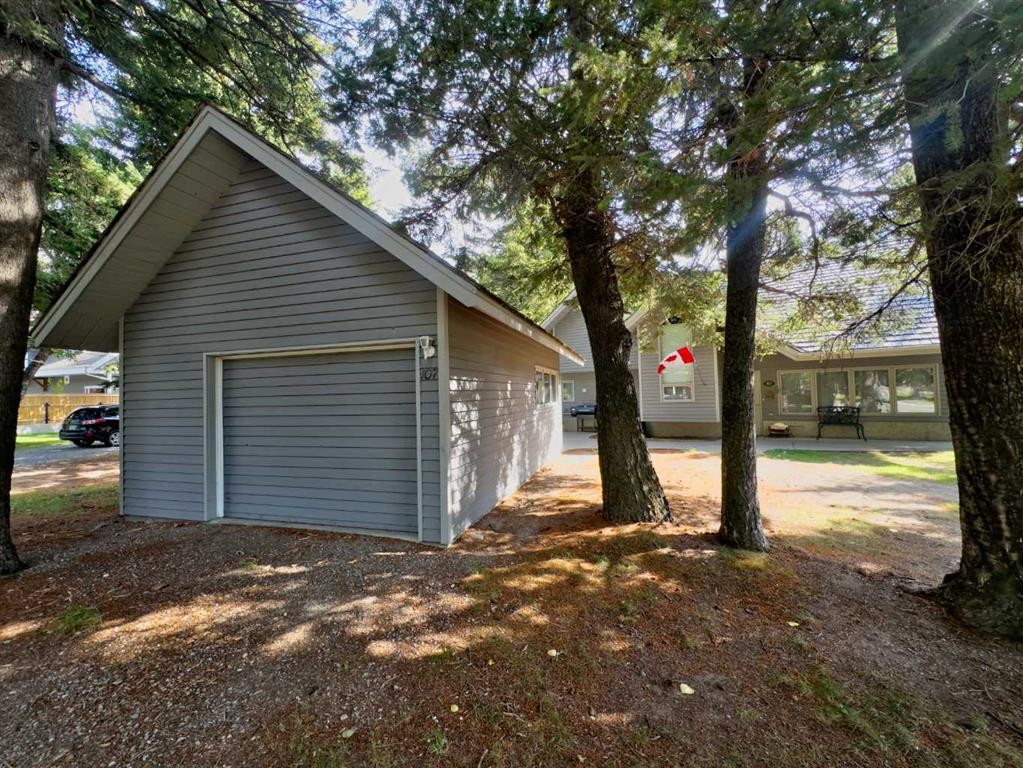 107 Mount View, Waterton Park, AB - Outdoor