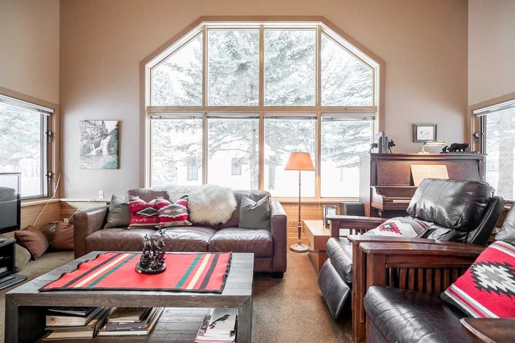 107 Mount View, Waterton Park, AB - Indoor Photo Showing Living Room