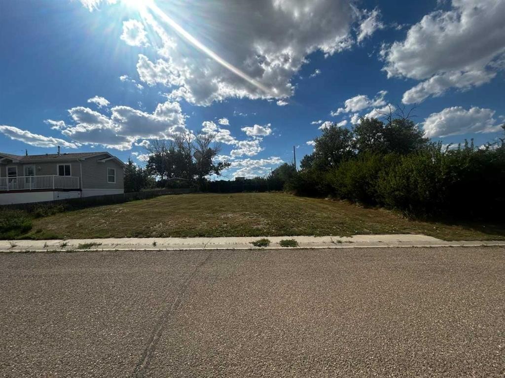 212 2A Street West, Coutts, AB