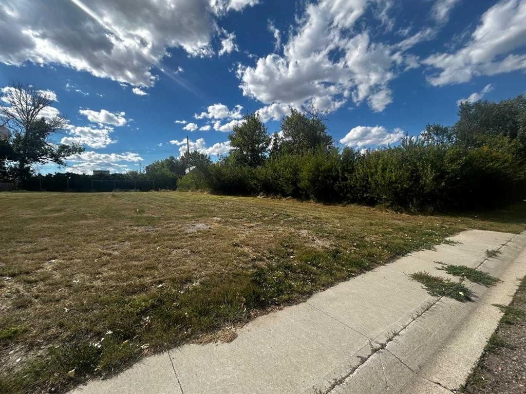 212 2A Street West, Coutts, AB