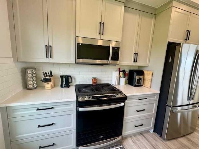 21426 29 Avenue, Bellevue, AB - Indoor Photo Showing Kitchen