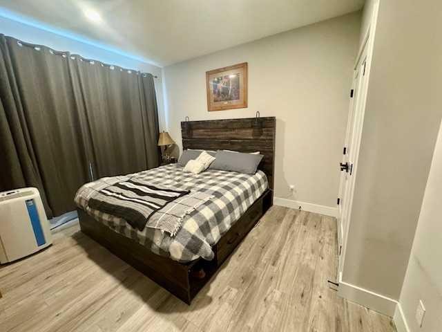 21426 29 Avenue, Bellevue, AB - Indoor Photo Showing Bedroom