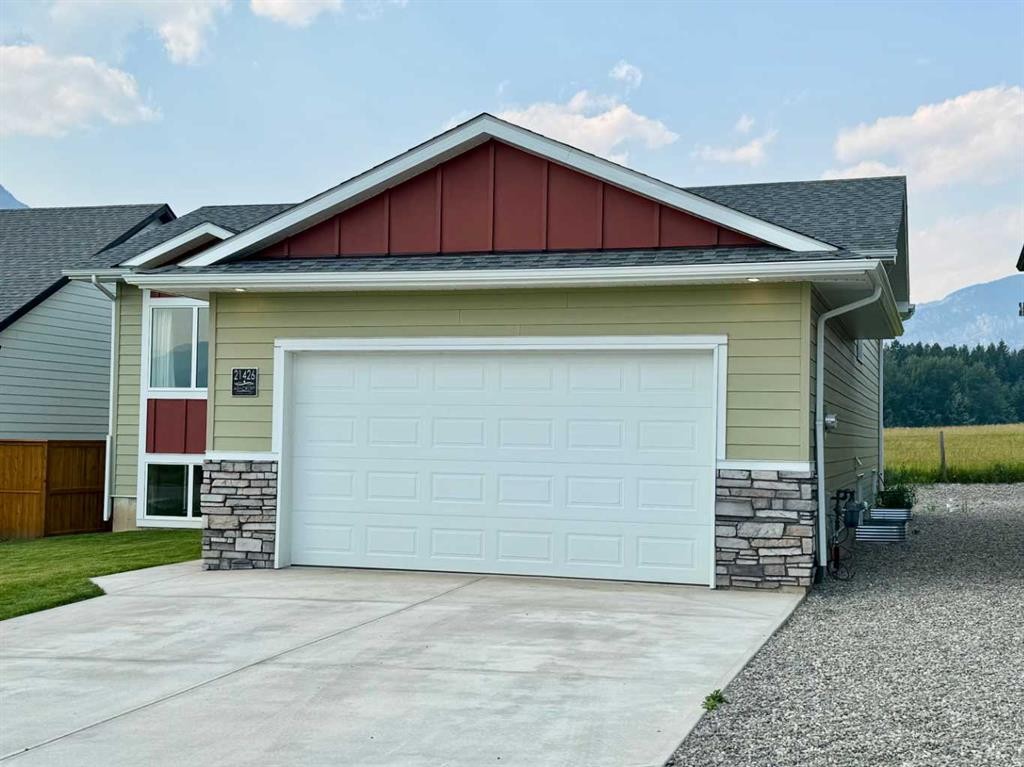 21426 29 Avenue, Bellevue, AB - Outdoor