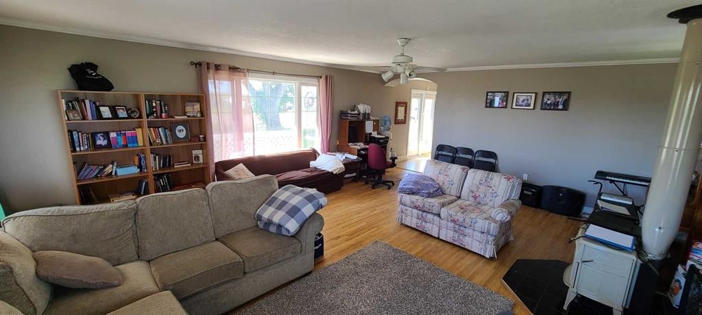 94038 Range Road 172, Rural Taber, M.D. Of, AB - Indoor Photo Showing Living Room