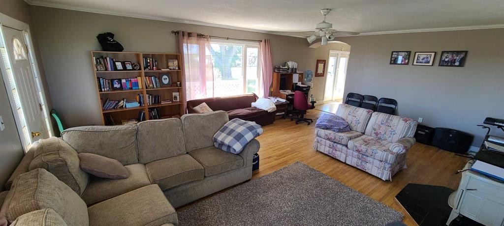 94038 Range Road 172, Rural Taber, M.D. Of, AB - Indoor Photo Showing Living Room