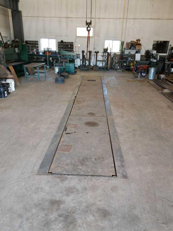 94038 Range Road 172, Rural Taber, M.D. Of, AB - Indoor Photo Showing Garage