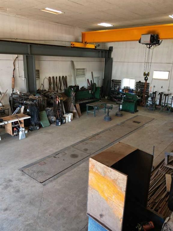 94038 Range Road 172, Rural Taber, M.D. Of, AB - Indoor Photo Showing Garage