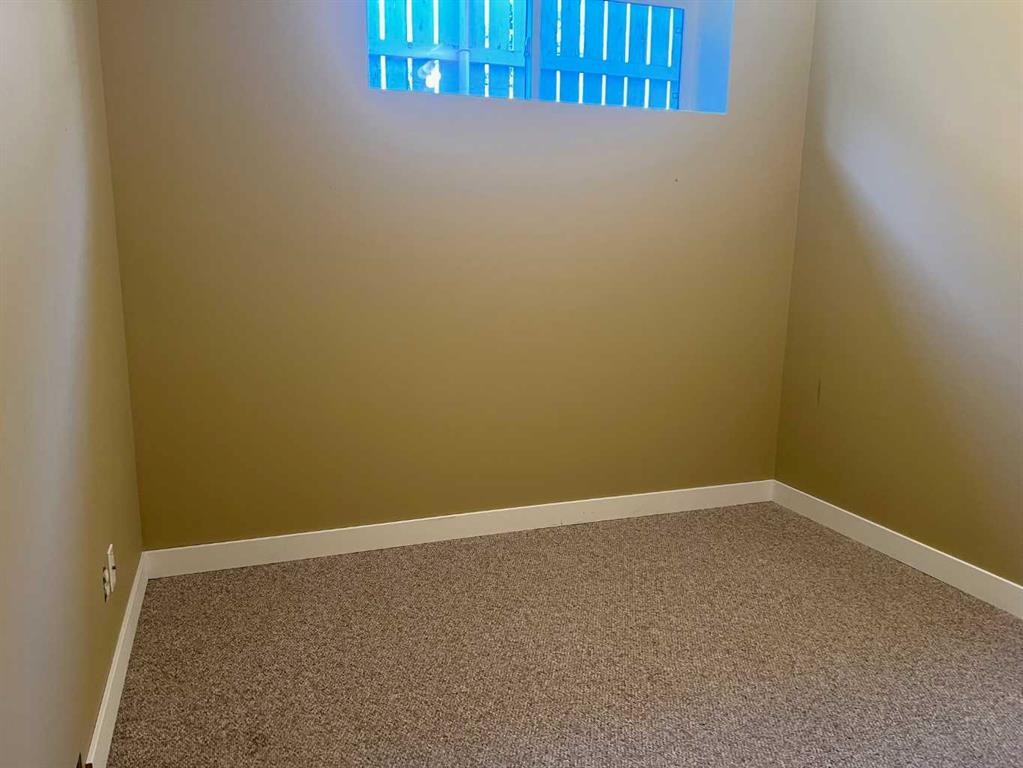 47 Squamish Boulevard West, Lethbridge, AB - Indoor Photo Showing Other Room