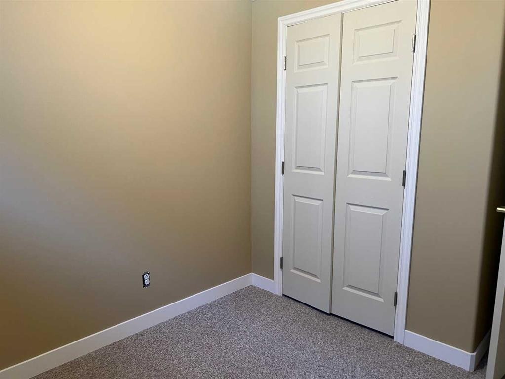 47 Squamish Boulevard West, Lethbridge, AB - Indoor Photo Showing Other Room