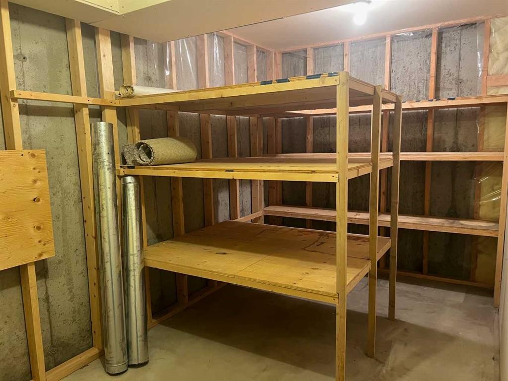 47 Squamish Boulevard West, Lethbridge, AB - Indoor Photo Showing Other Room