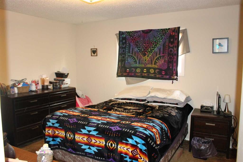 719 B Rosewood Avenue, Picture Butte, AB - Indoor Photo Showing Bedroom