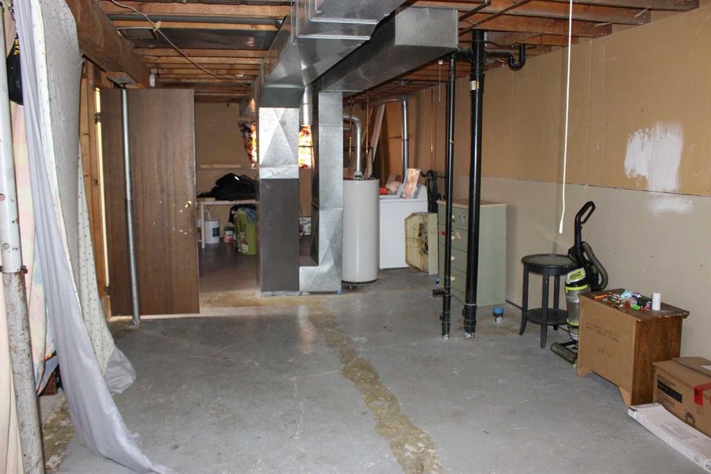 719 B Rosewood Avenue, Picture Butte, AB - Indoor Photo Showing Basement