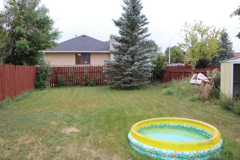 719 B Rosewood Avenue, Picture Butte, AB - Outdoor With Deck Patio Veranda