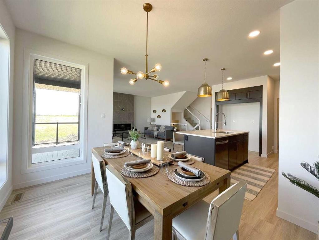 401 Blackwolf Boulevard North, Lethbridge, AB - Indoor Photo Showing Dining Room