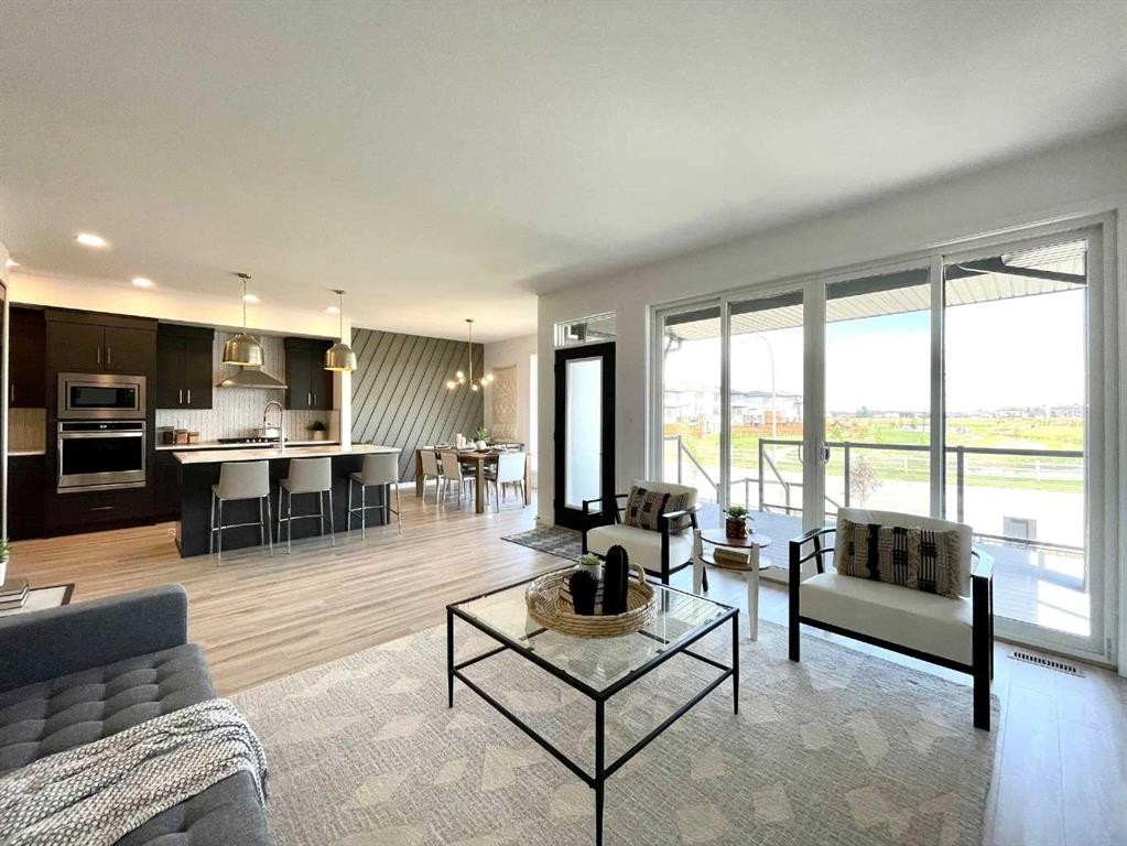 401 Blackwolf Boulevard North, Lethbridge, AB - Indoor Photo Showing Living Room