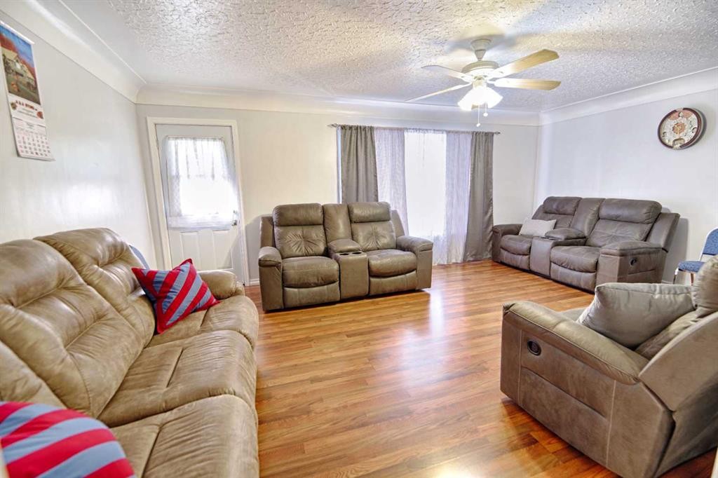 143046 Range Road 171, Rural Taber, M.D. Of, AB - Indoor Photo Showing Living Room