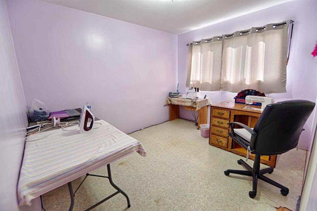 143046 Range Road 171, Rural Taber, M.D. Of, AB - Indoor Photo Showing Office