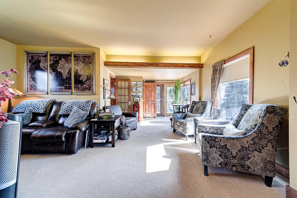 7806 20 Avenue, Coleman, AB - Indoor Photo Showing Living Room