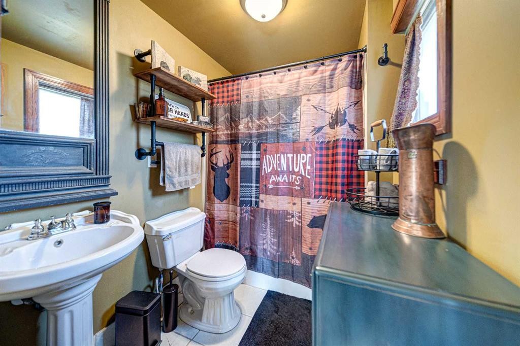 7806 20 Avenue, Coleman, AB - Indoor Photo Showing Bathroom