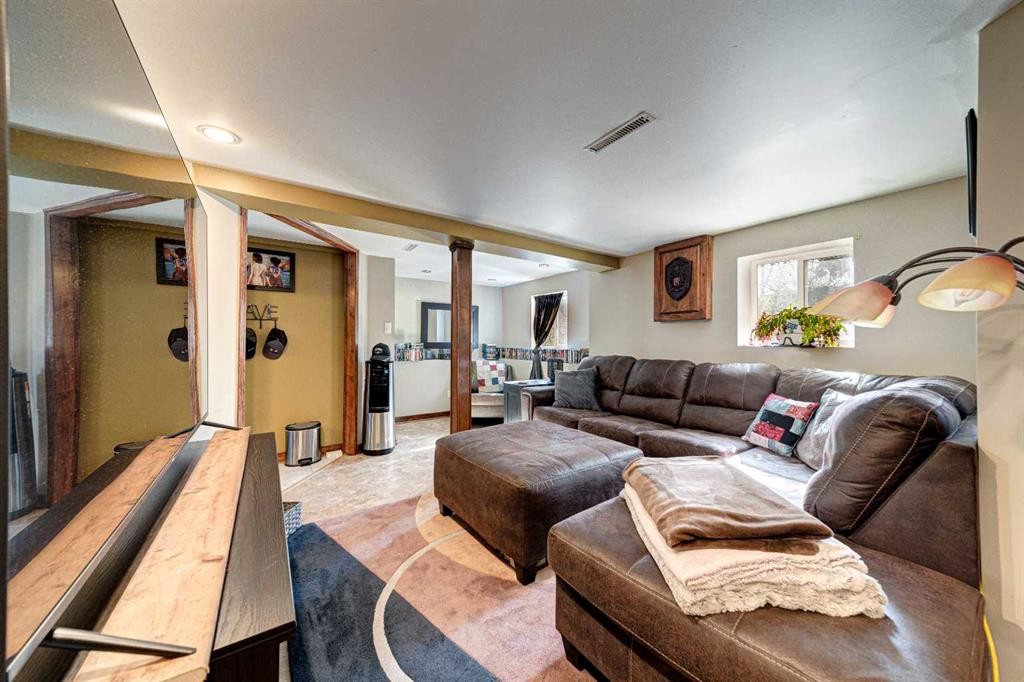 7806 20 Avenue, Coleman, AB - Indoor