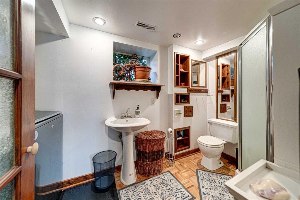 7806 20 Avenue, Coleman, AB - Indoor Photo Showing Bathroom