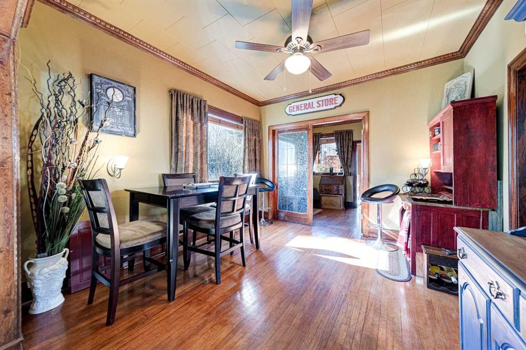7806 20 Avenue, Coleman, AB - Indoor Photo Showing Dining Room