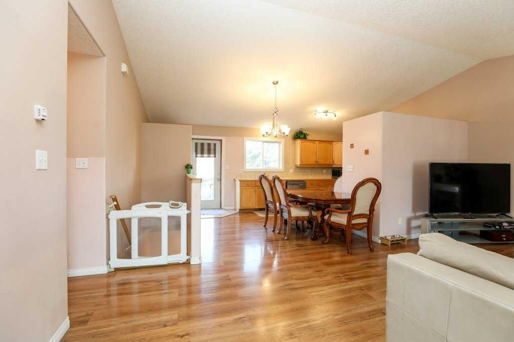 117 21 Street, Fort Macleod, AB - Indoor Photo Showing Living Room