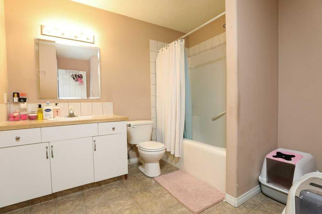 117 21 Street, Fort Macleod, AB - Indoor Photo Showing Bathroom