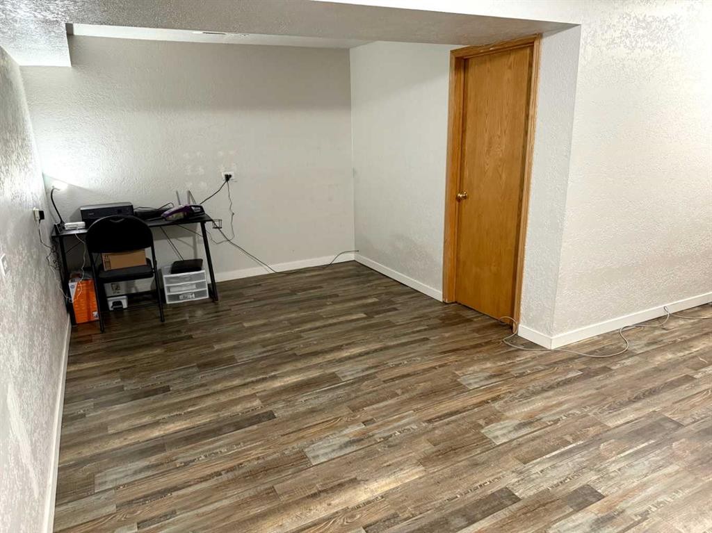 40 Cayuga Crescent West, Lethbridge, AB - Indoor Photo Showing Other Room