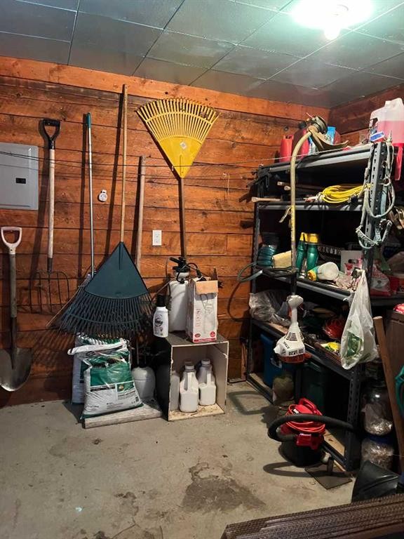 75 Center Street, Glenwood, AB - Indoor Photo Showing Garage