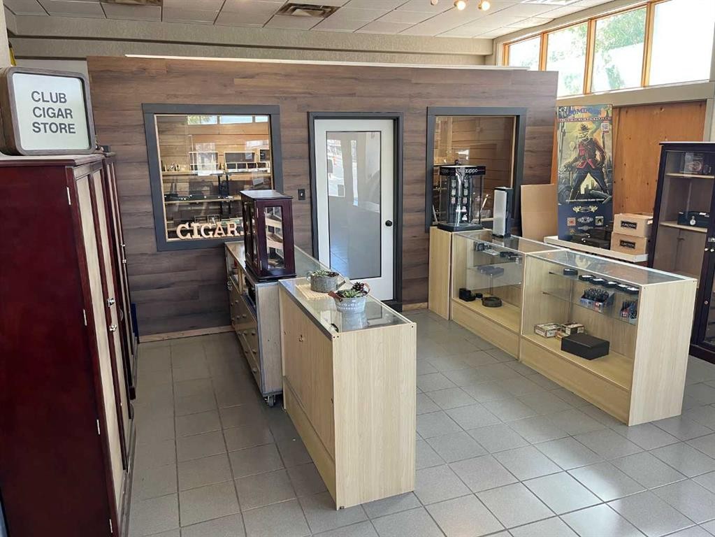 301 5 Street South, Lethbridge, AB